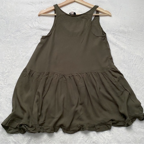 Green Oversized Ruffle Trim Peplum Tunic Tank Top - Picture 7 of 8